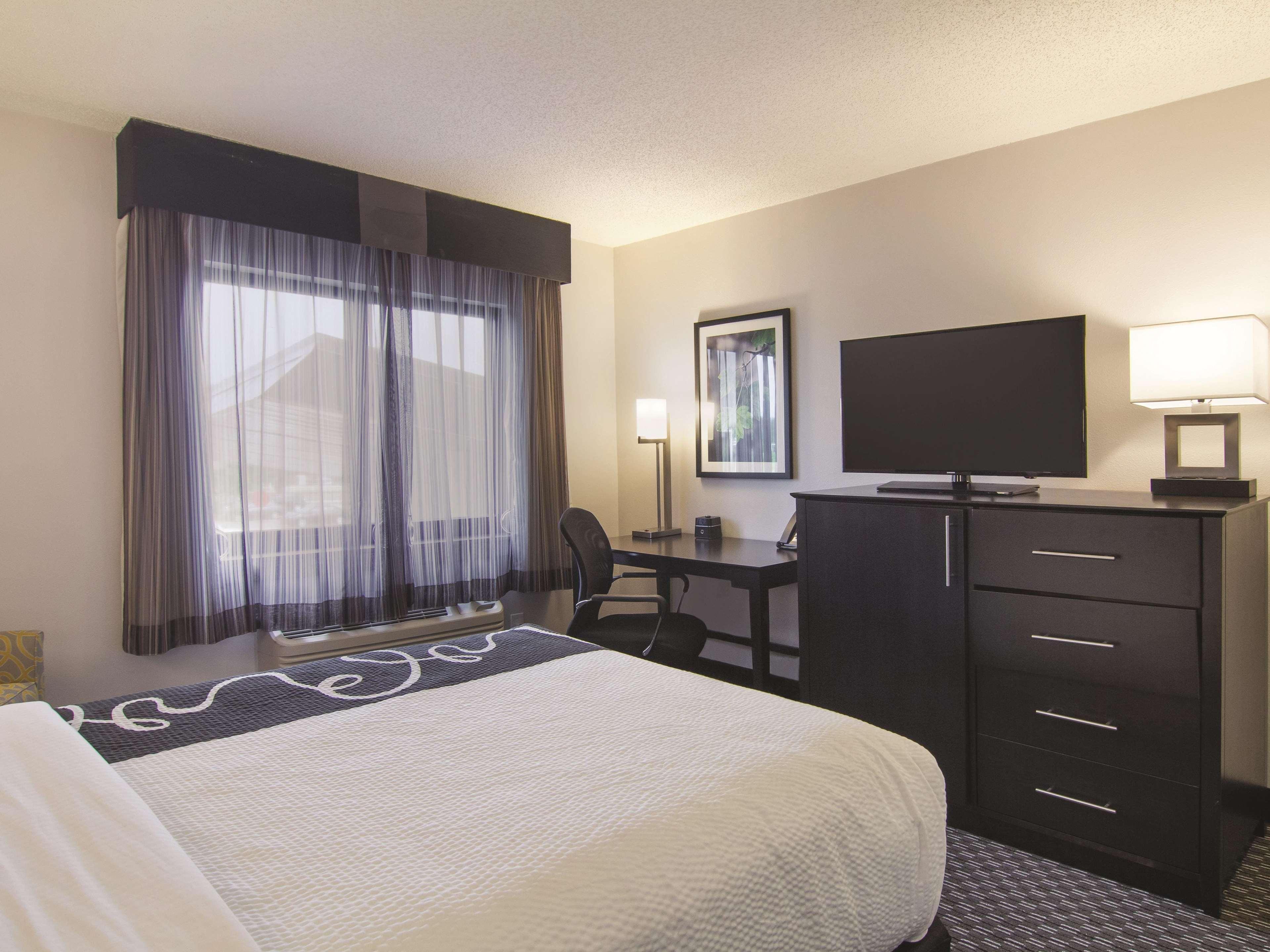 La Quinta By Wyndham Cleveland - Airport North Hotel Exterior foto