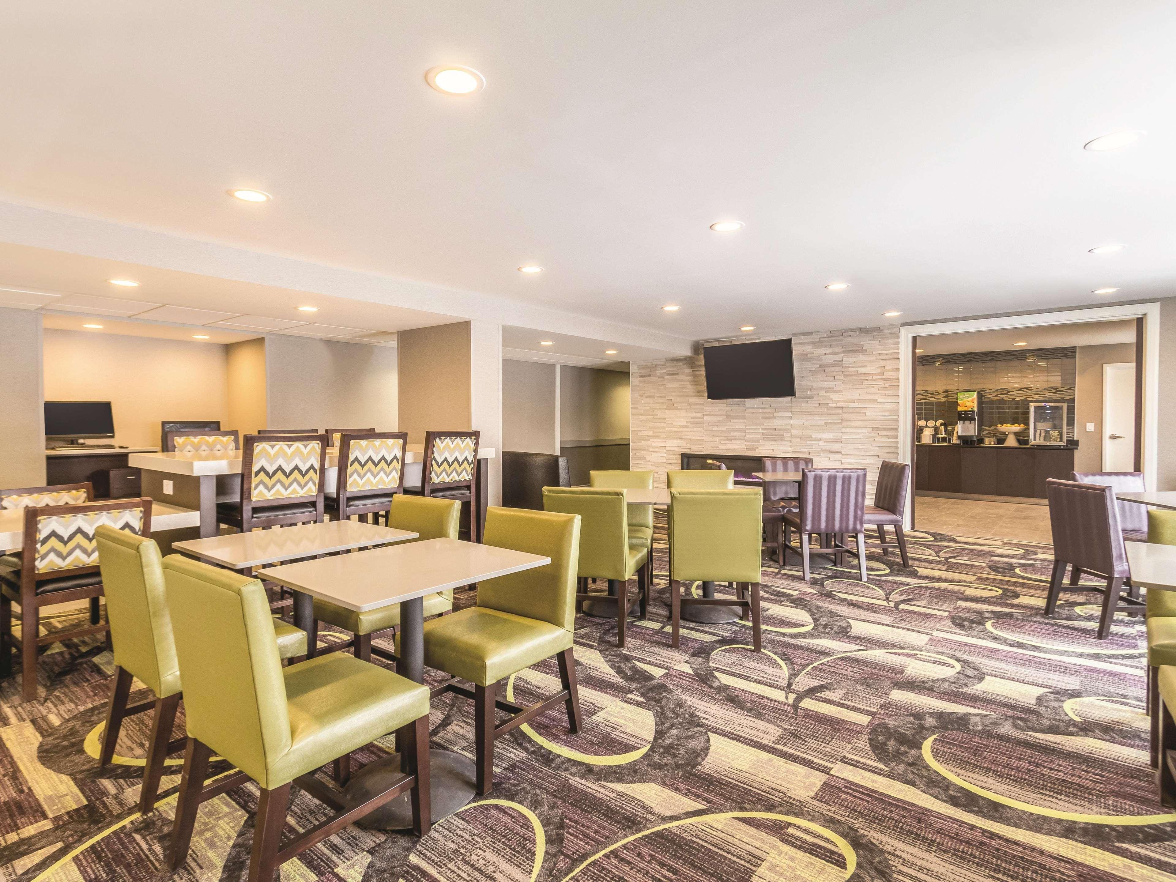 La Quinta By Wyndham Cleveland - Airport North Hotel Exterior foto