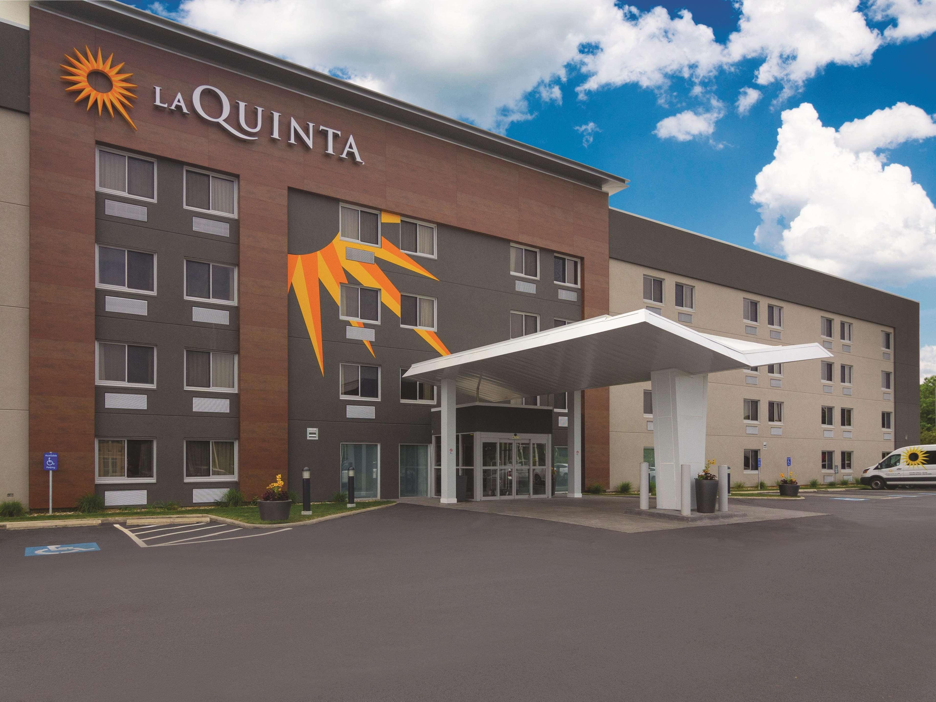 La Quinta By Wyndham Cleveland - Airport North Hotel Exterior foto