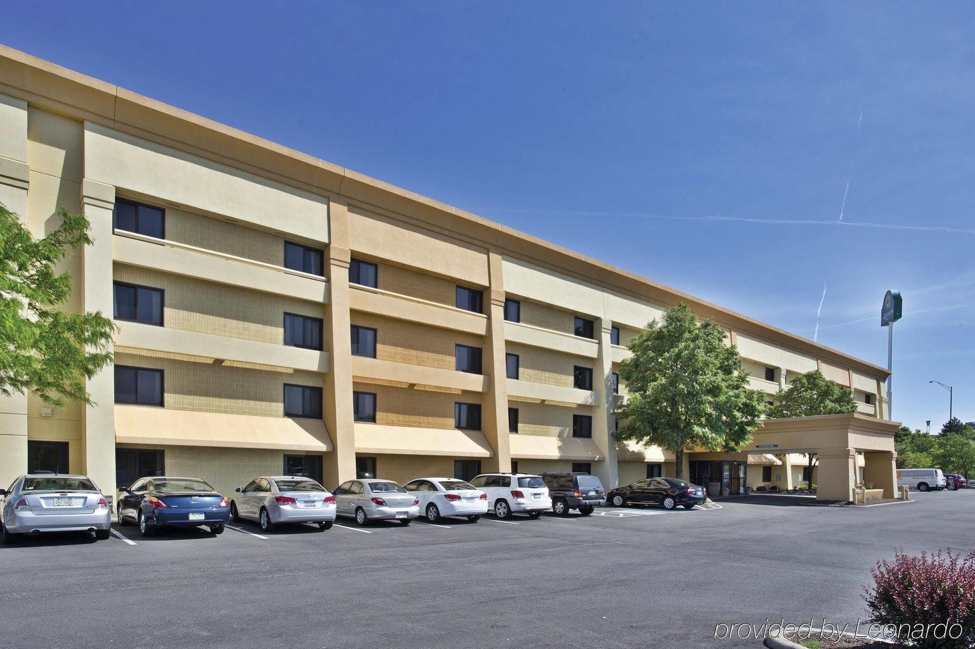 La Quinta By Wyndham Cleveland - Airport North Hotel Exterior foto