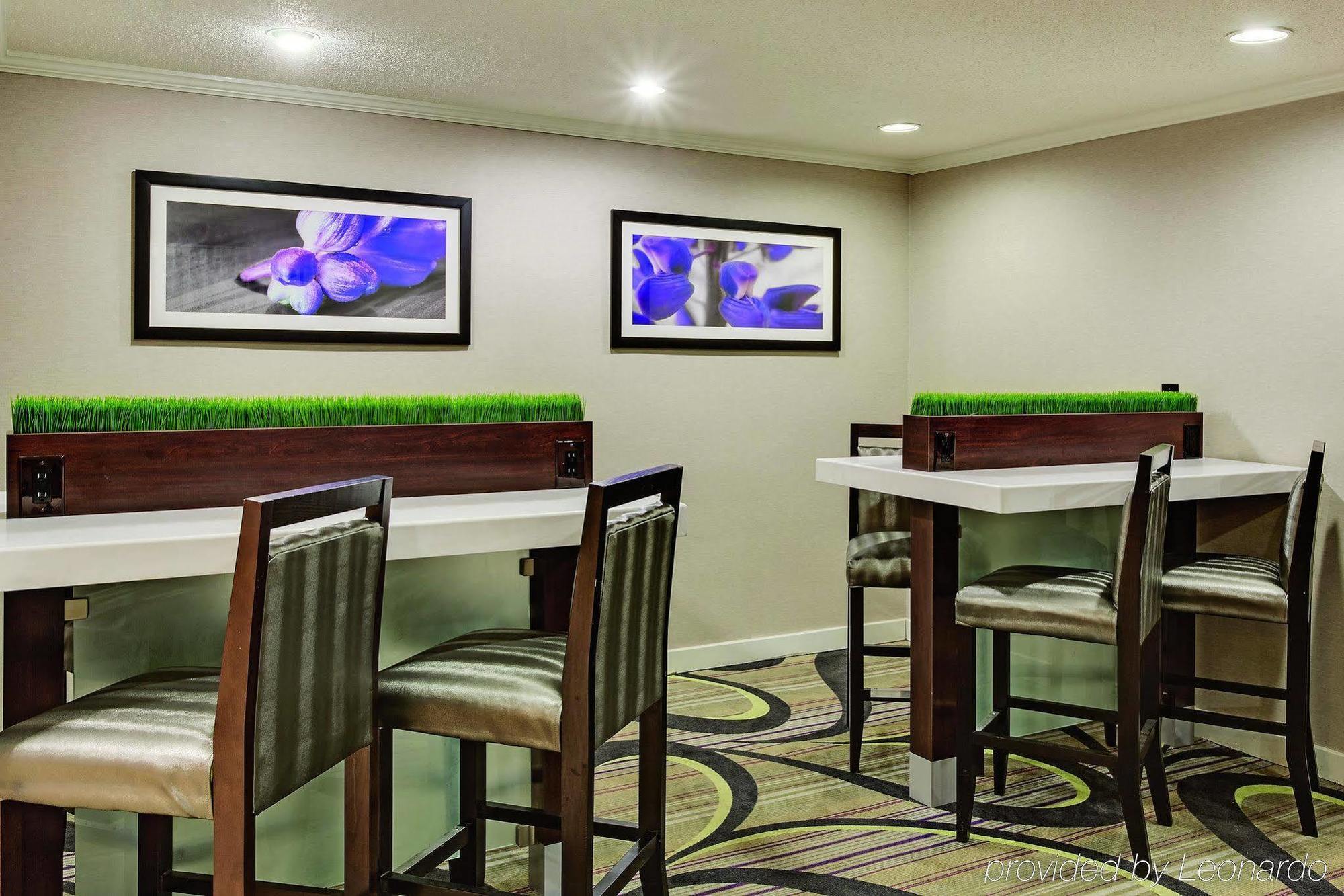 La Quinta By Wyndham Cleveland - Airport North Hotel Exterior foto